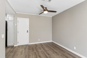 Sylmar Ave #19-S2907-14.jpg