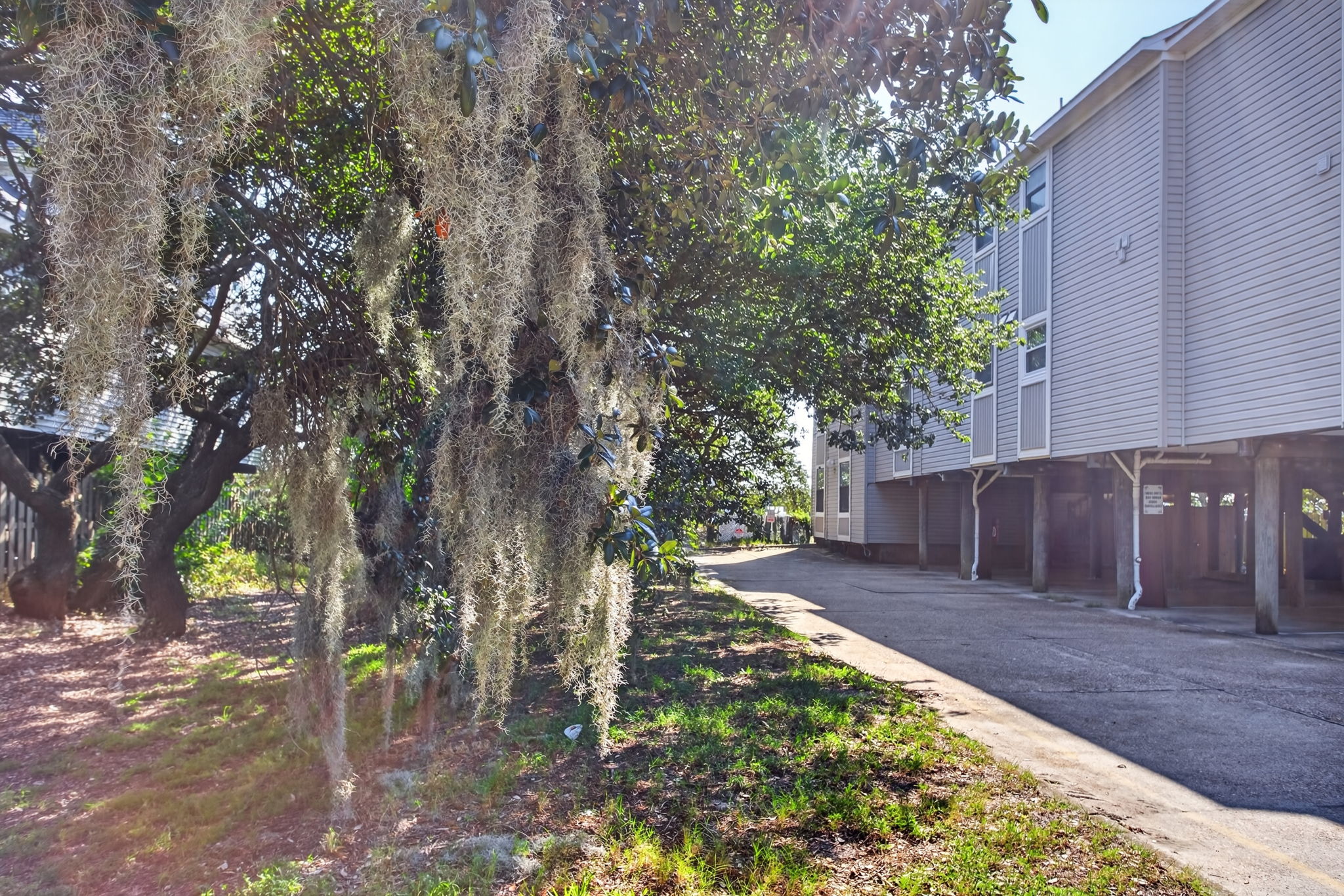 OCEAN & BAY BREEZES OUTSIDE YOUR FRONT DOOR