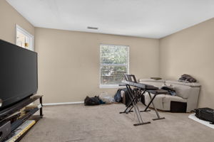 LARGE MASTER W/ ENSUITE