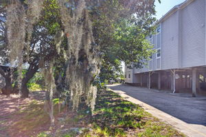 OCEAN & BAY BREEZES OUTSIDE YOUR FRONT DOOR