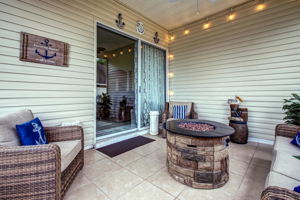 Screened-in Porch