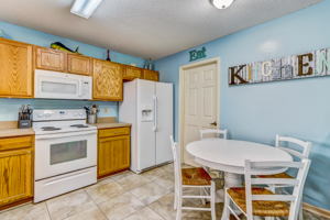 Kitchen/Breakfast Area