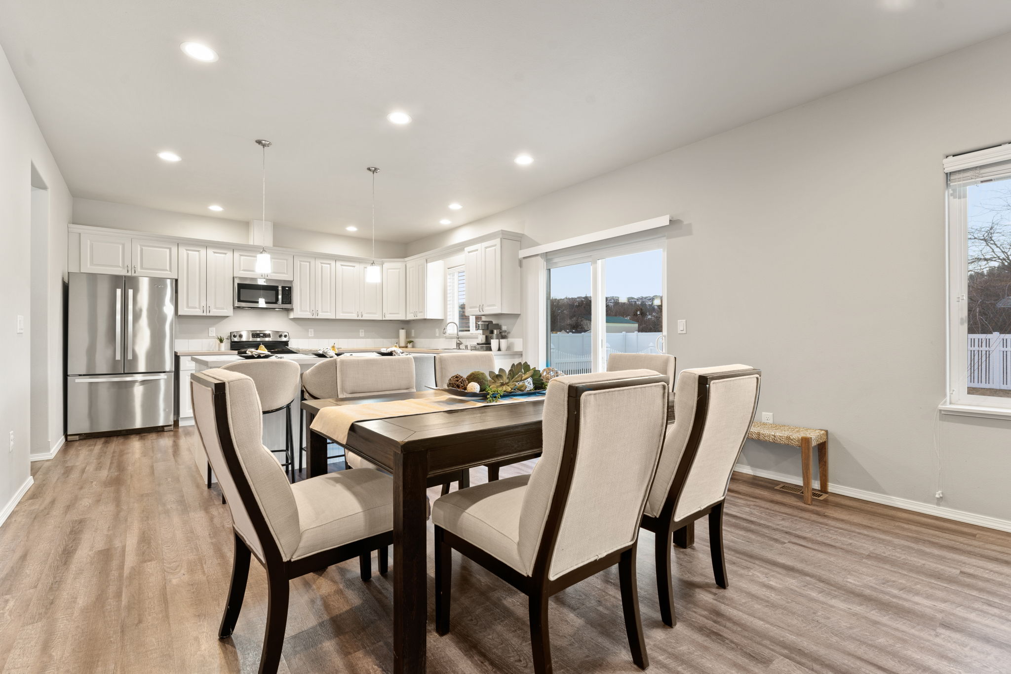  Photo 8
