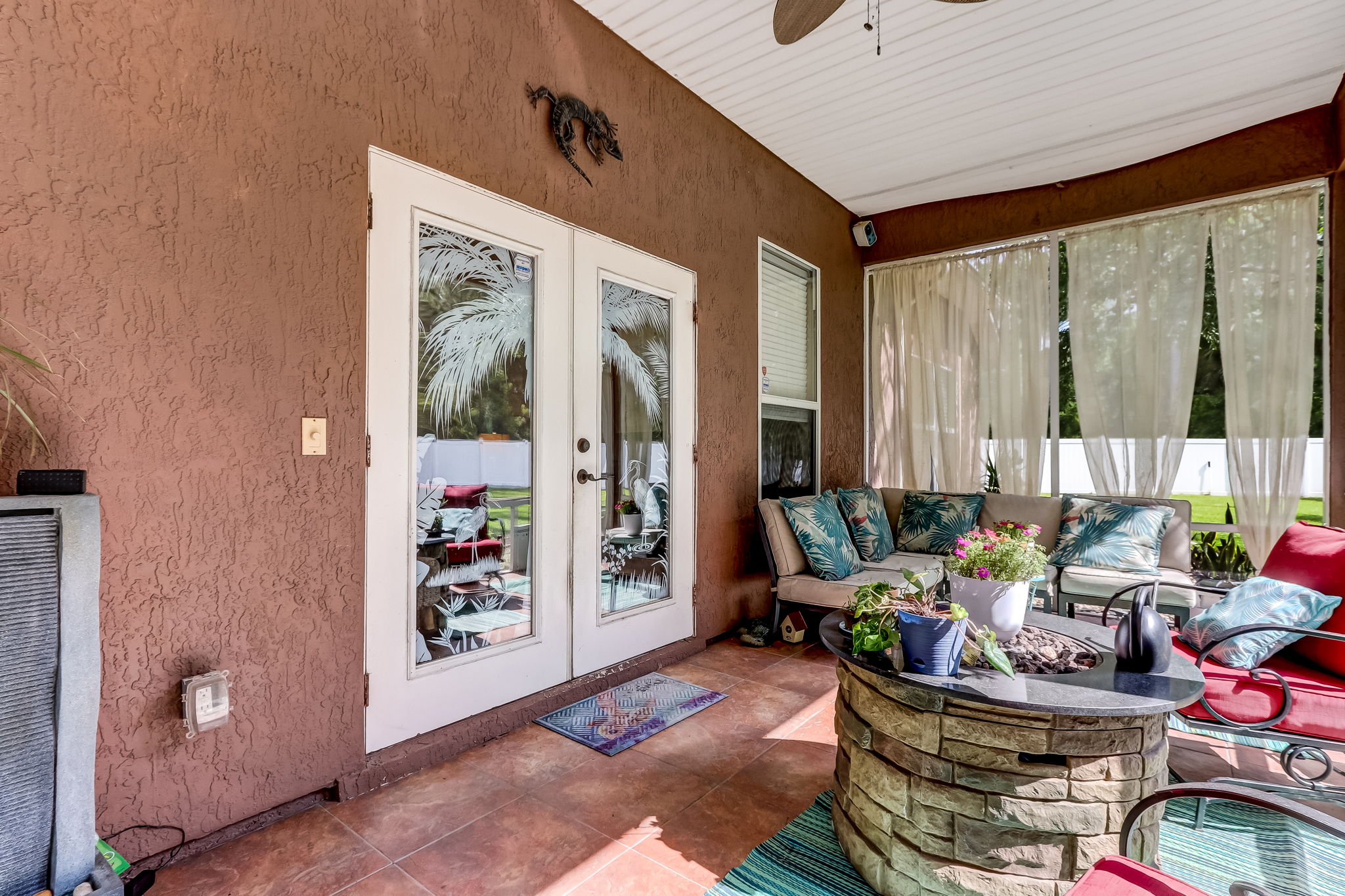 Screened-in Porch