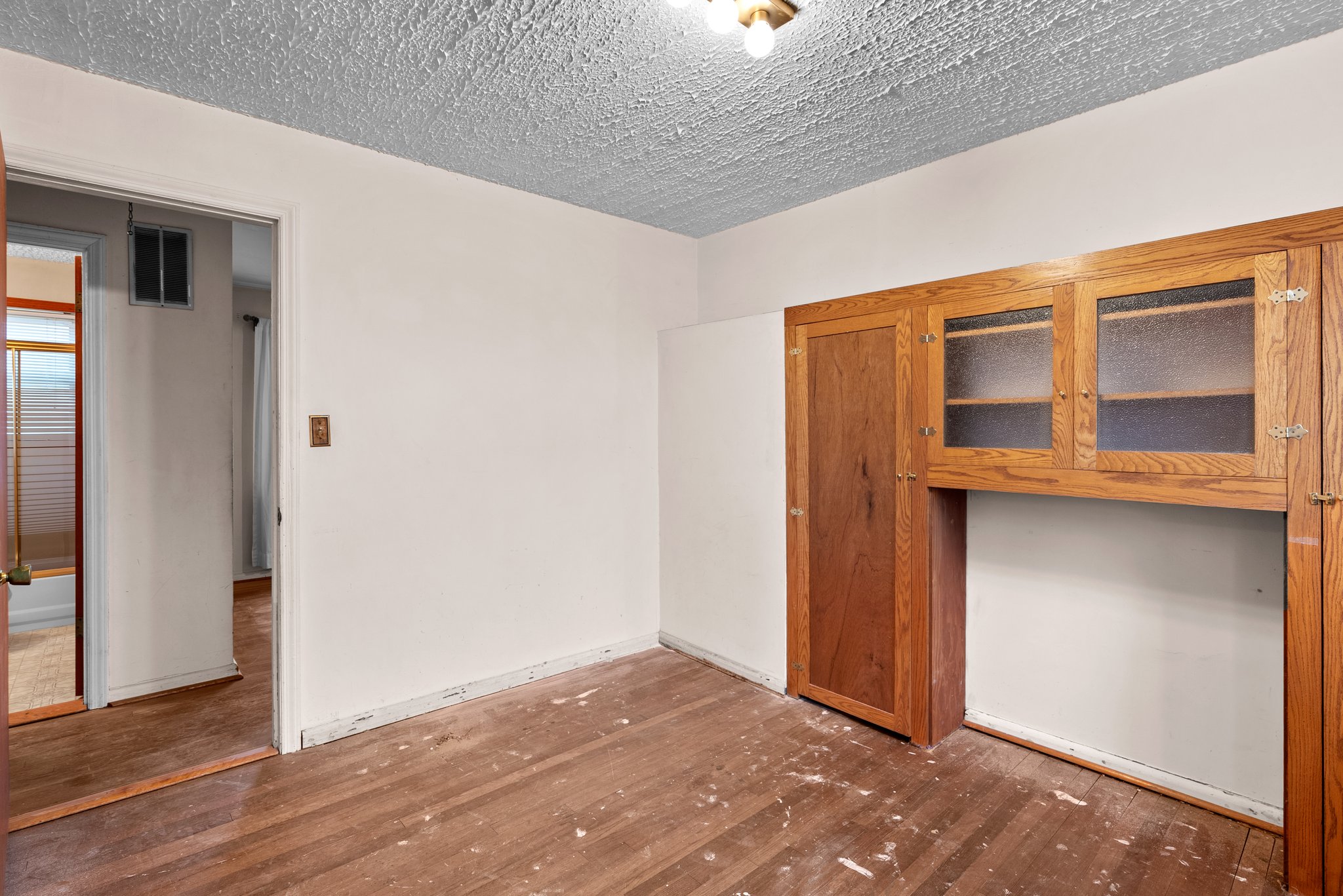 14. 9609 49th PL.jpg