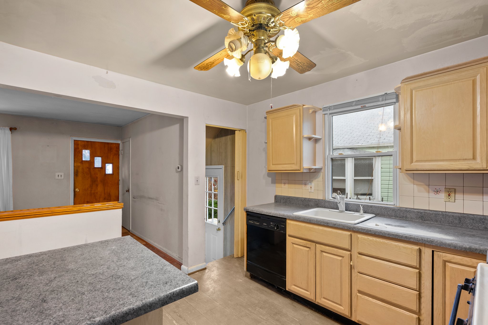 10. 9609 49th PL.jpg