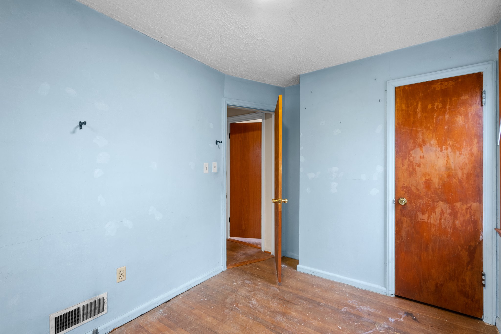 12. 9609 49th PL.jpg