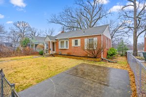 03. 9609 49th PL.jpg