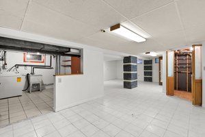 18. 9609 49th PL.jpg