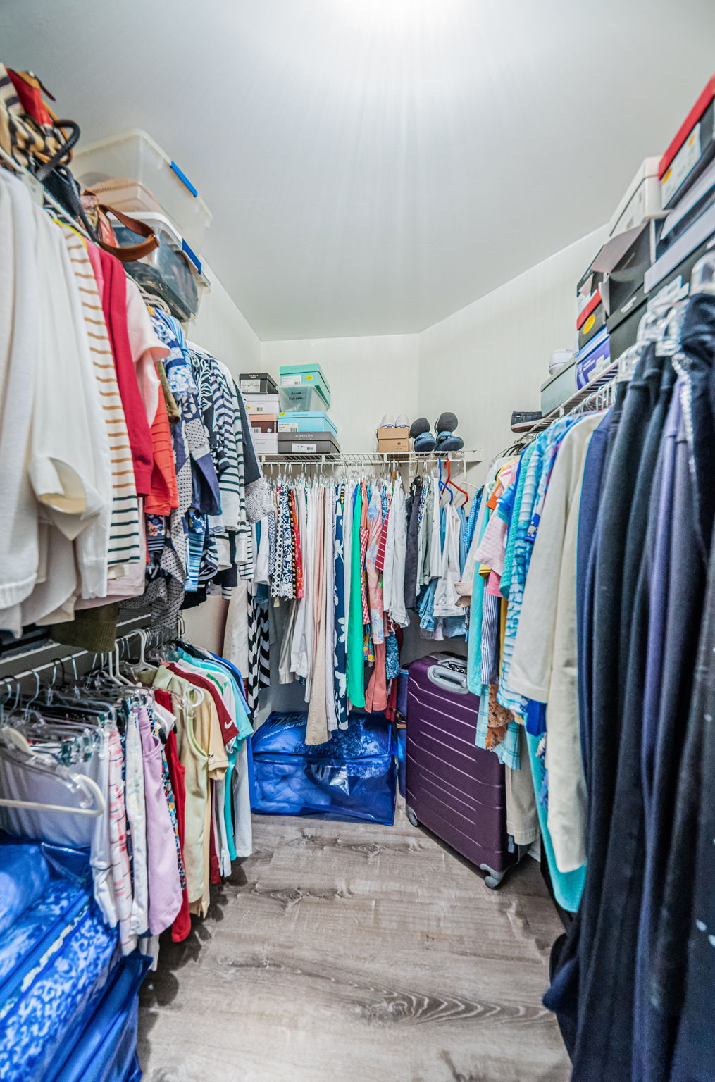 Master Bedroom Walk-in Closet2