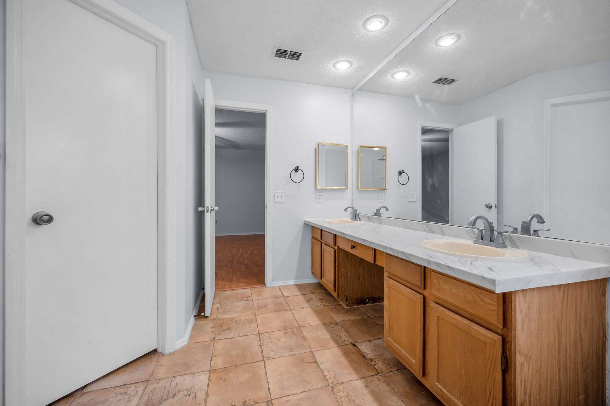 Primary Bathroom1d-3