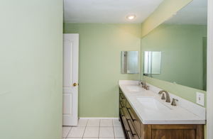Bathroom 1A-e