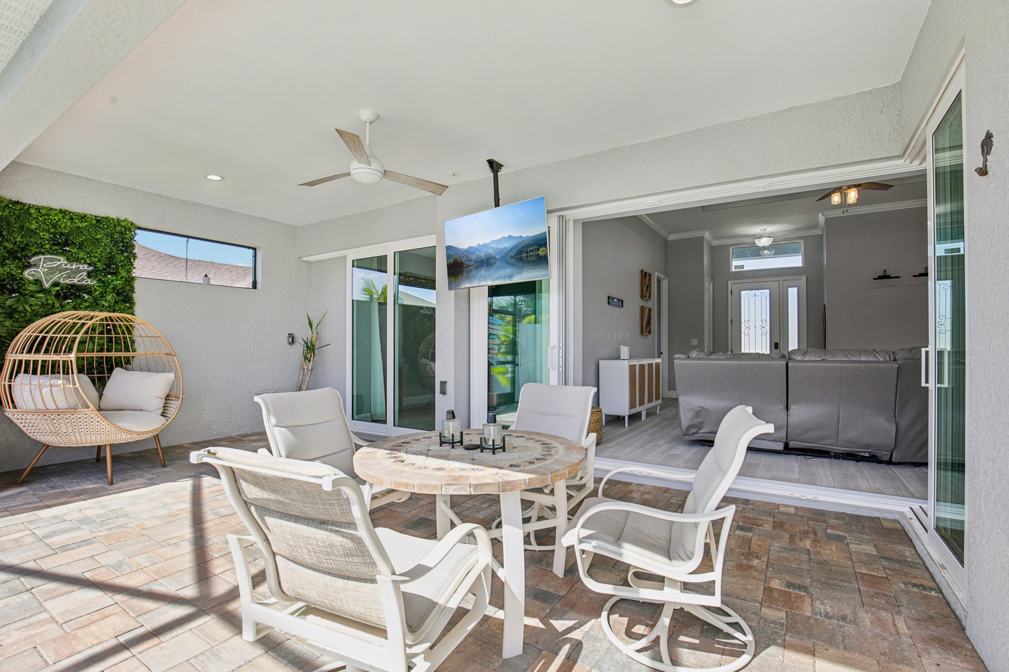 Miami Cir-S1104-032.jpg