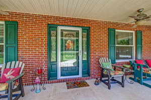 Front Porch/Entrance