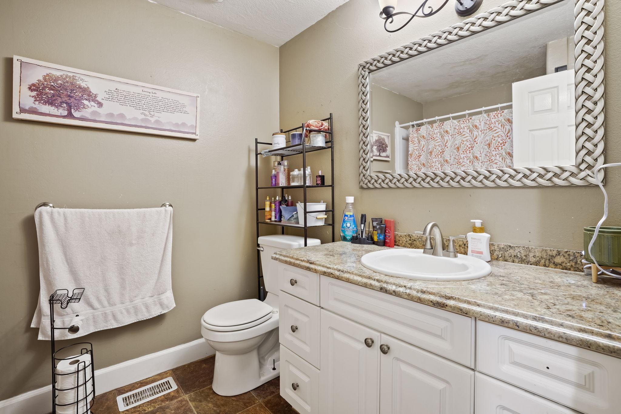 Guest Bath 1