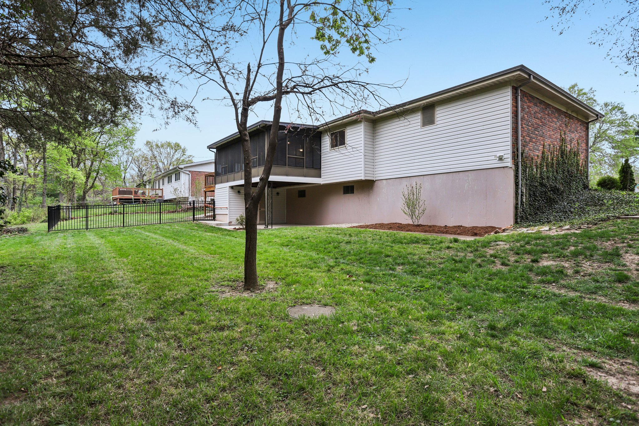 Yorkshire Estates Dr-S1104-032.jpg