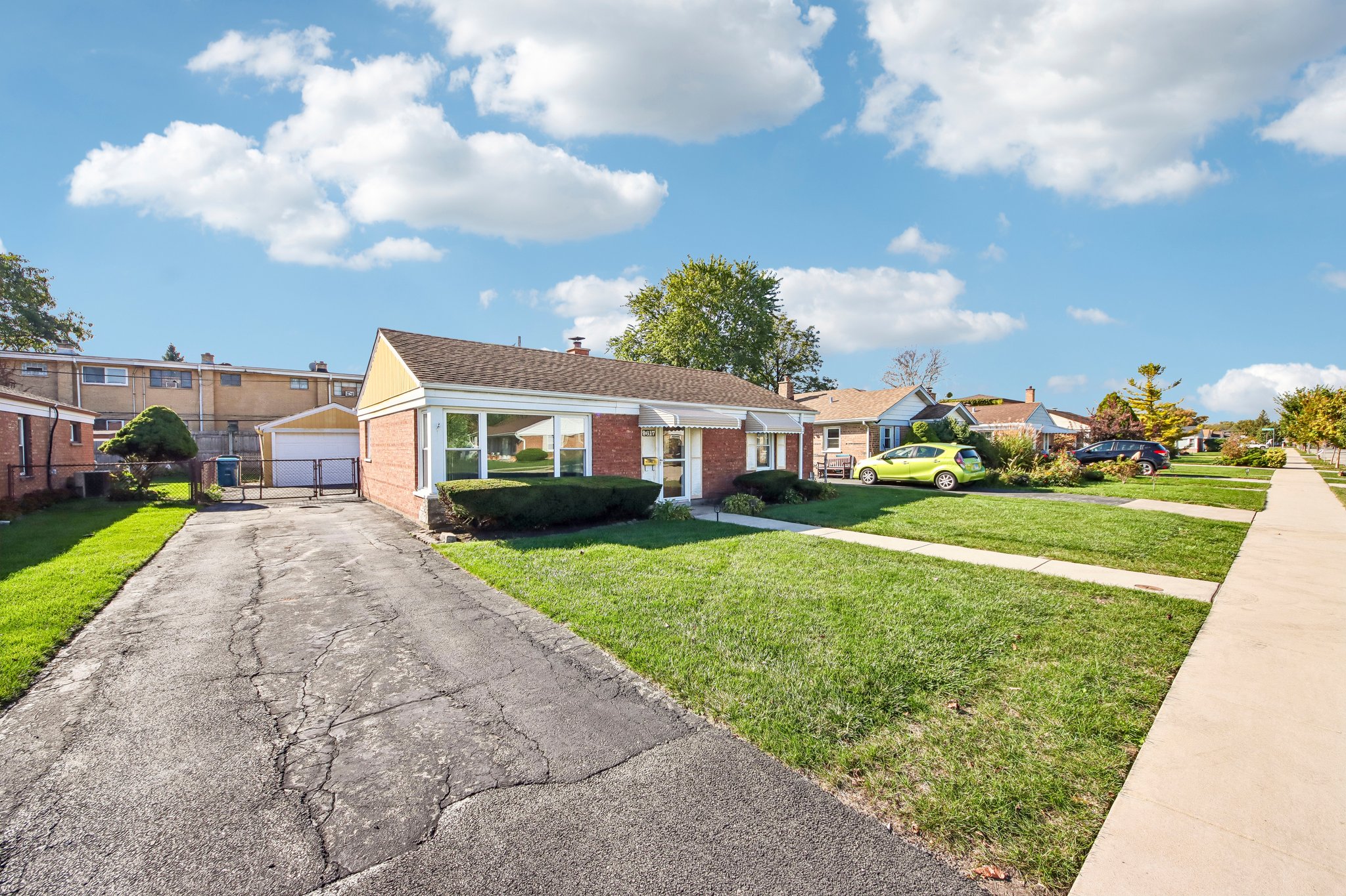 Richard Ave-S2310-002.jpg