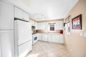 Richard Ave-S2310-008.jpg