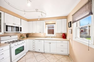 Richard Ave-S2310-009.jpg