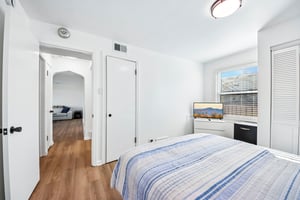 Richard Ave-S2310-014.jpg