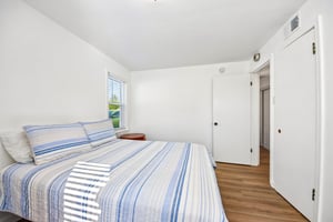 Richard Ave-S2310-015.jpg