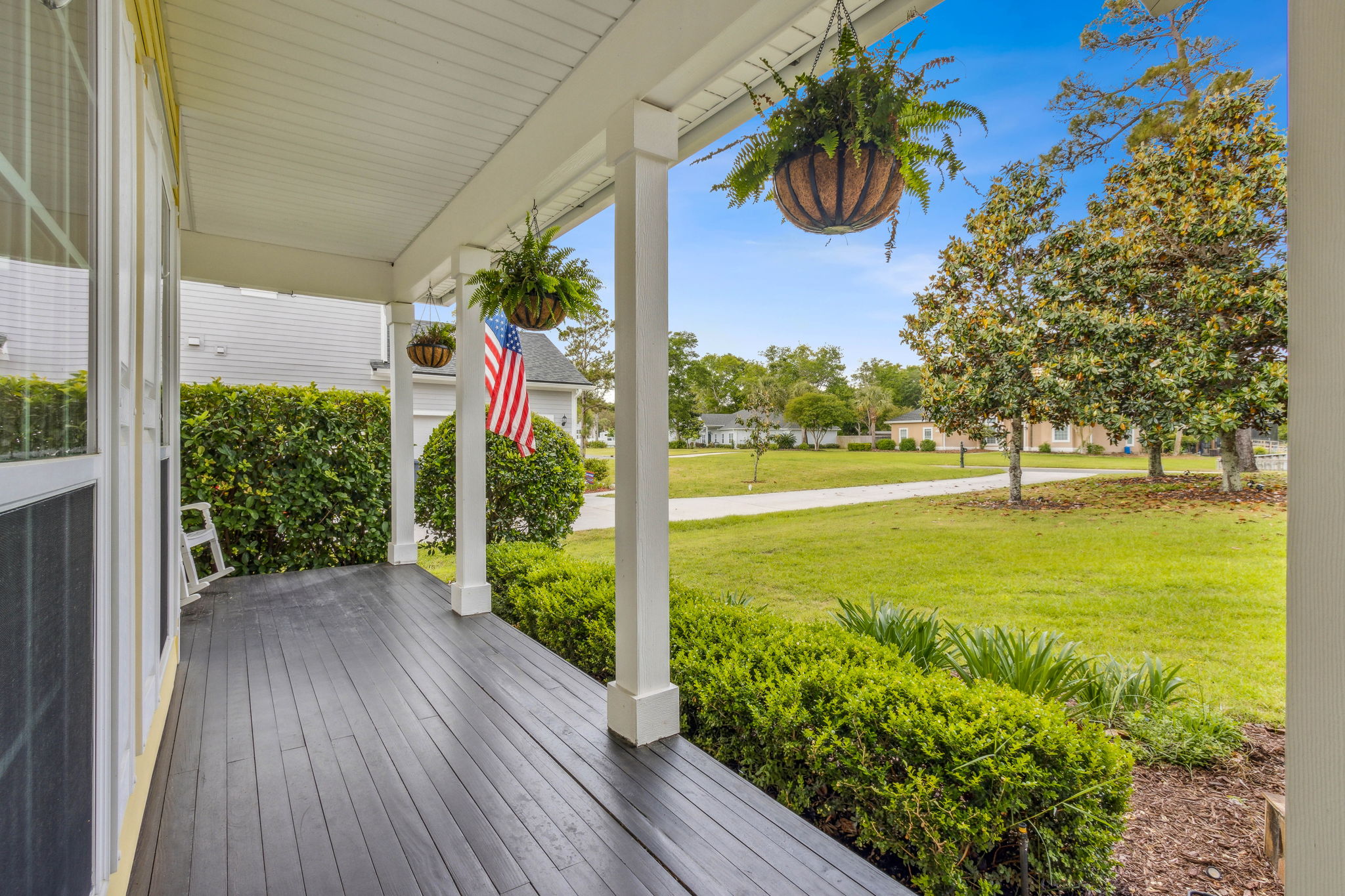 Front Porch/Entrance