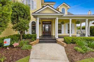 Front Porch/Entrance