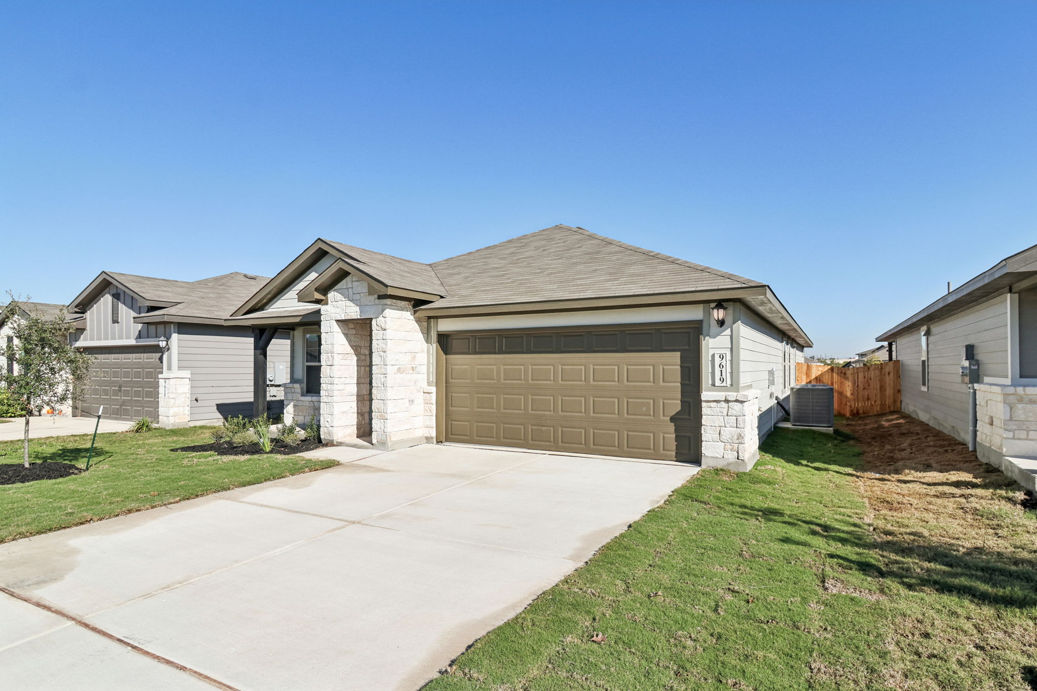 San Antonio East - Catalina - 9619 Grand Via Blvd Converse TX 78109 - 002