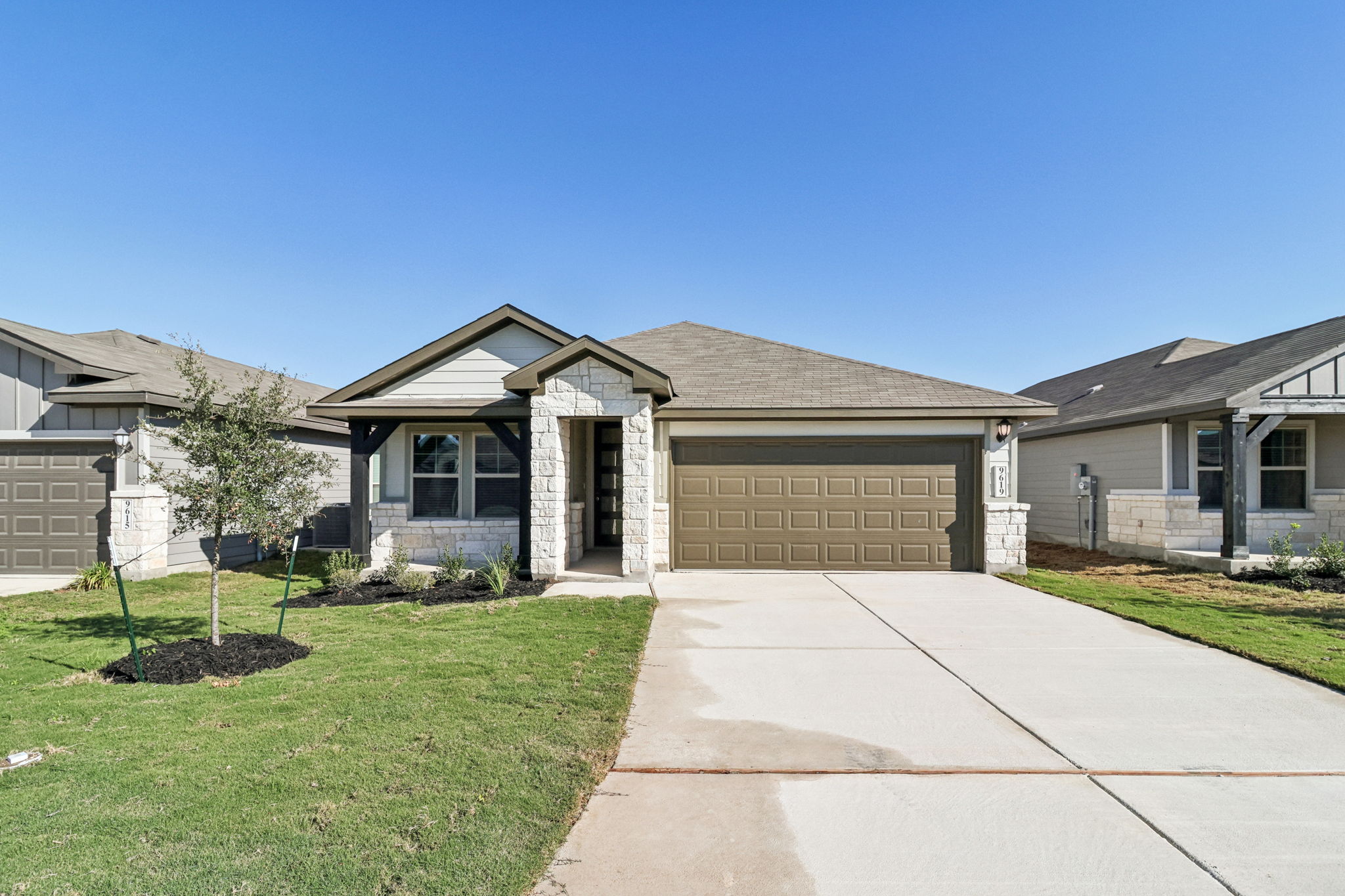 San Antonio East - Catalina - 9619 Grand Via Blvd Converse TX 78109 - 004