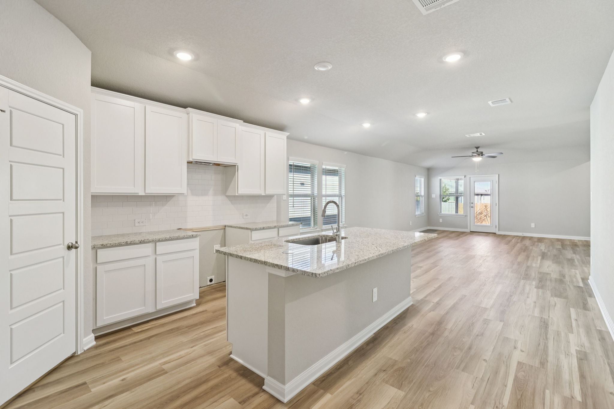 San Antonio East - Catalina - 9619 Grand Via Blvd Converse TX 78109 - 013