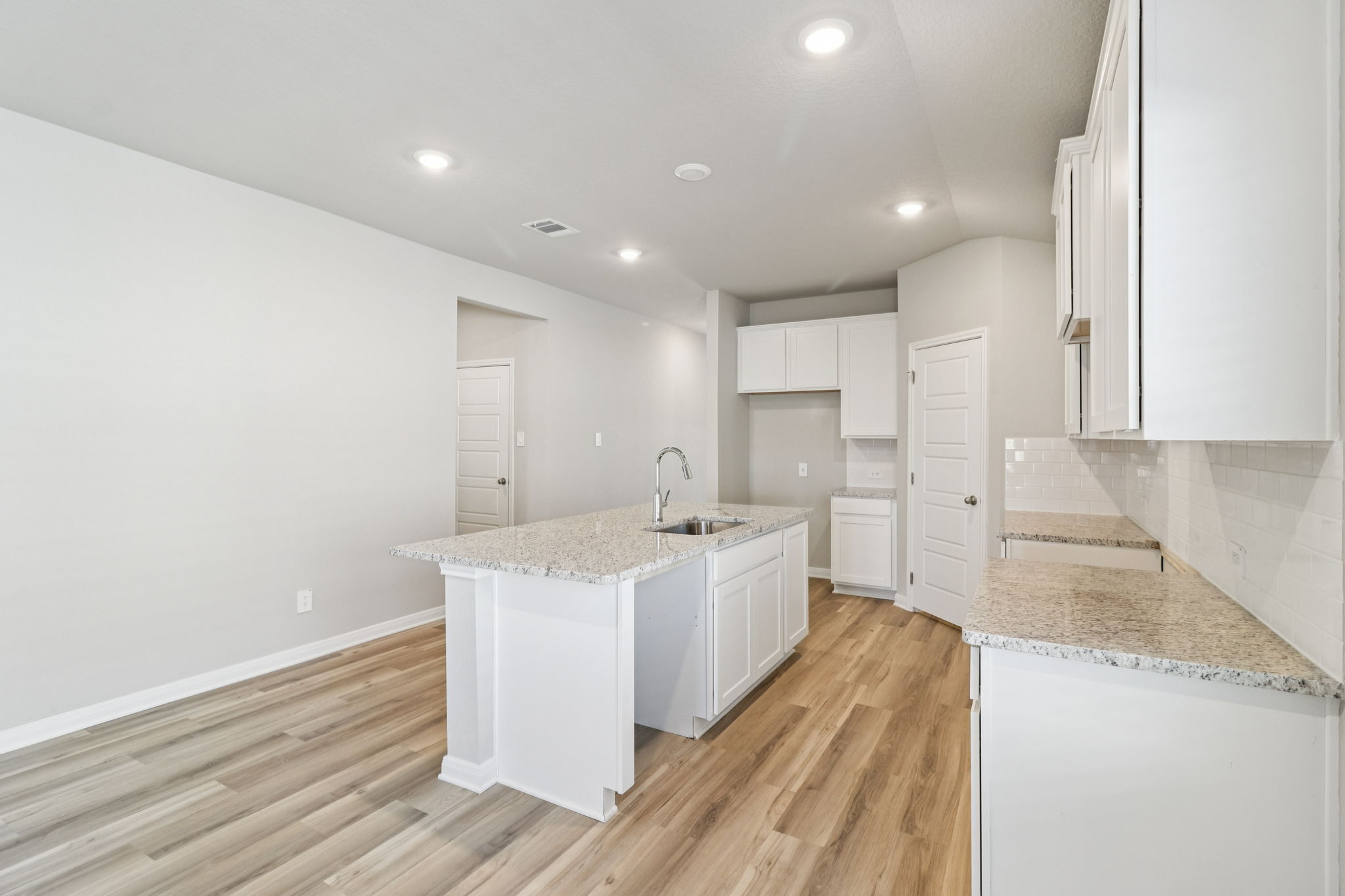 San Antonio East - Catalina - 9619 Grand Via Blvd Converse TX 78109 - 016