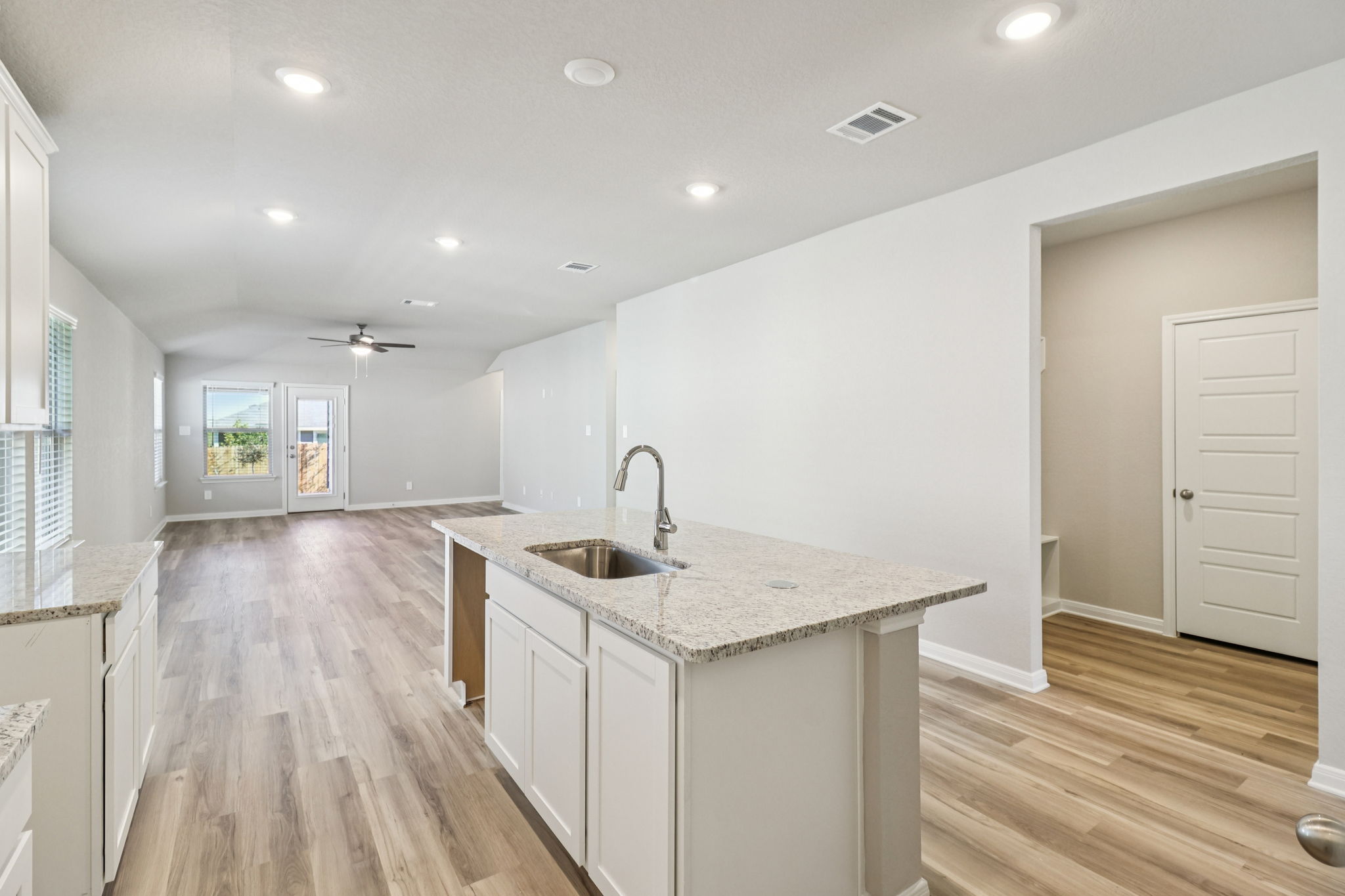 San Antonio East - Catalina - 9619 Grand Via Blvd Converse TX 78109 - 017