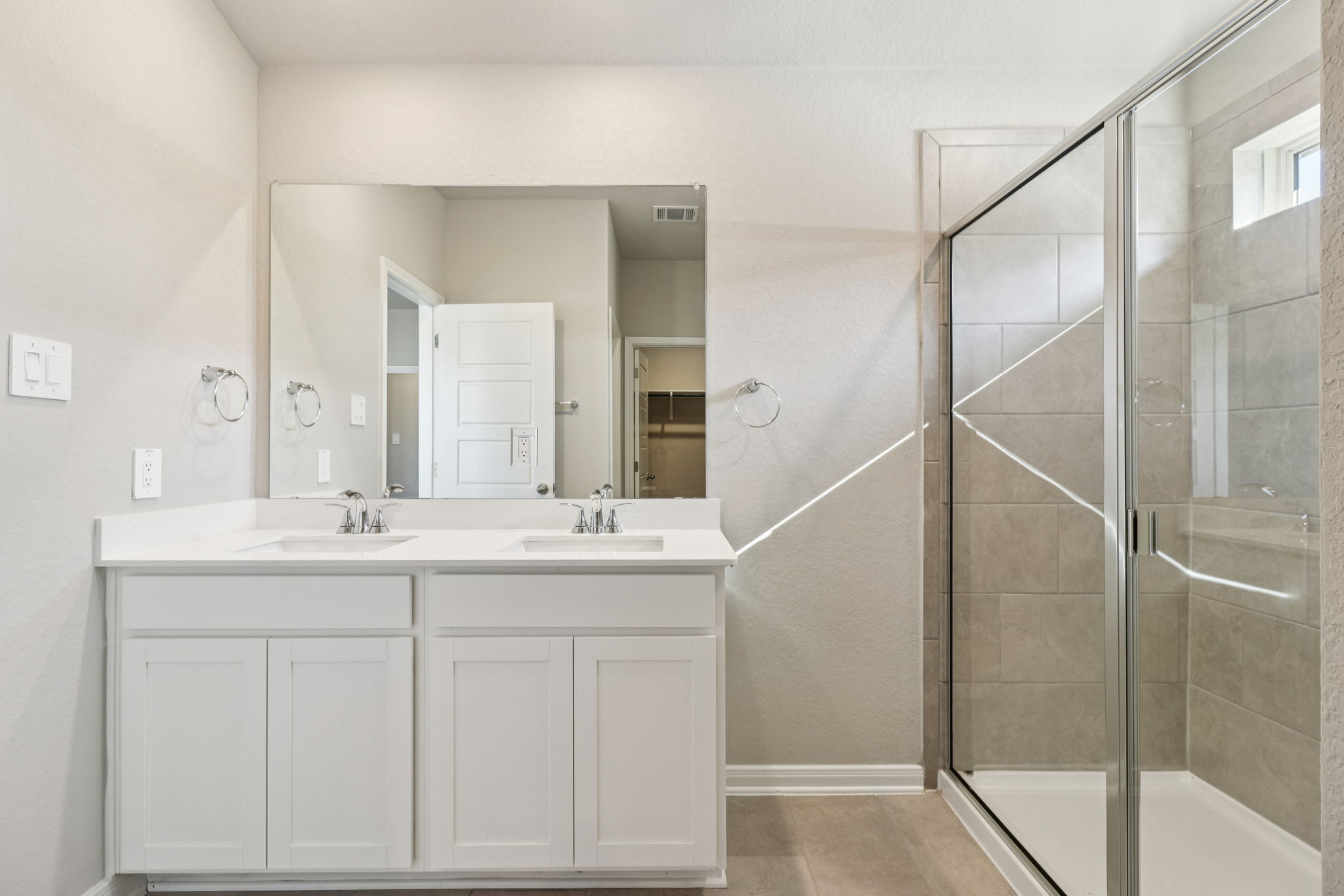 San Antonio East - Catalina - 9619 Grand Via Blvd Converse TX 78109 - 026