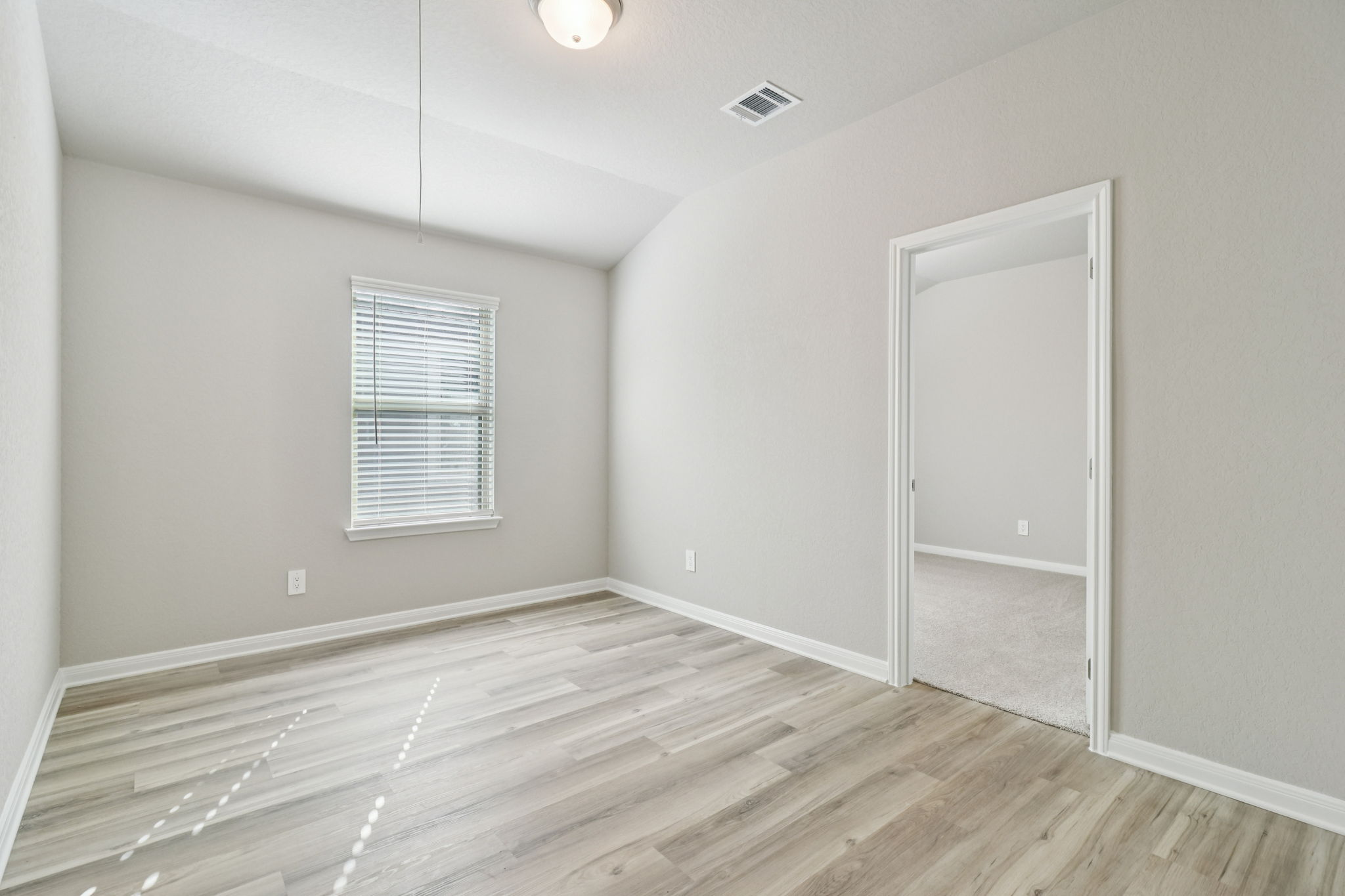 San Antonio East - Catalina - 9619 Grand Via Blvd Converse TX 78109 - 031