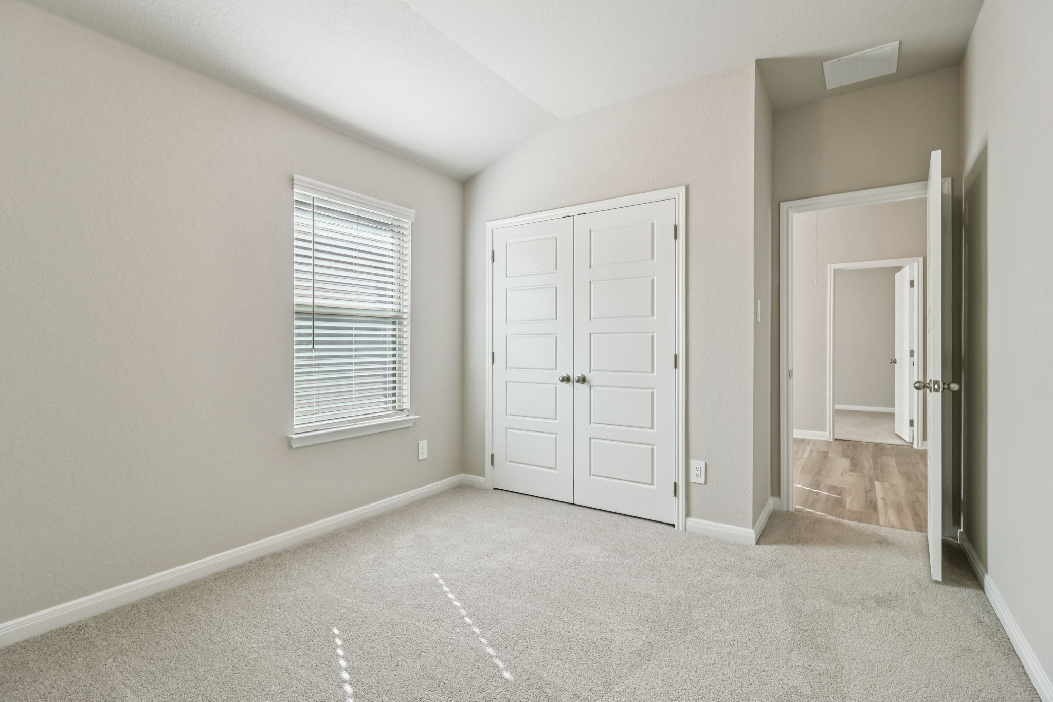 San Antonio East - Catalina - 9619 Grand Via Blvd Converse TX 78109 - 033