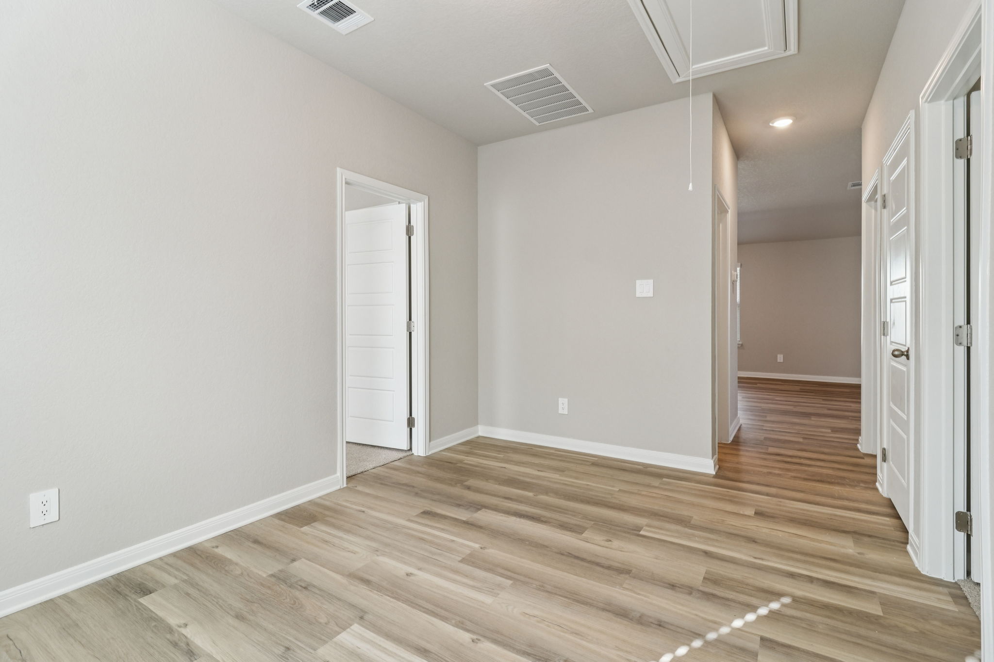 San Antonio East - Catalina - 9619 Grand Via Blvd Converse TX 78109 - 034