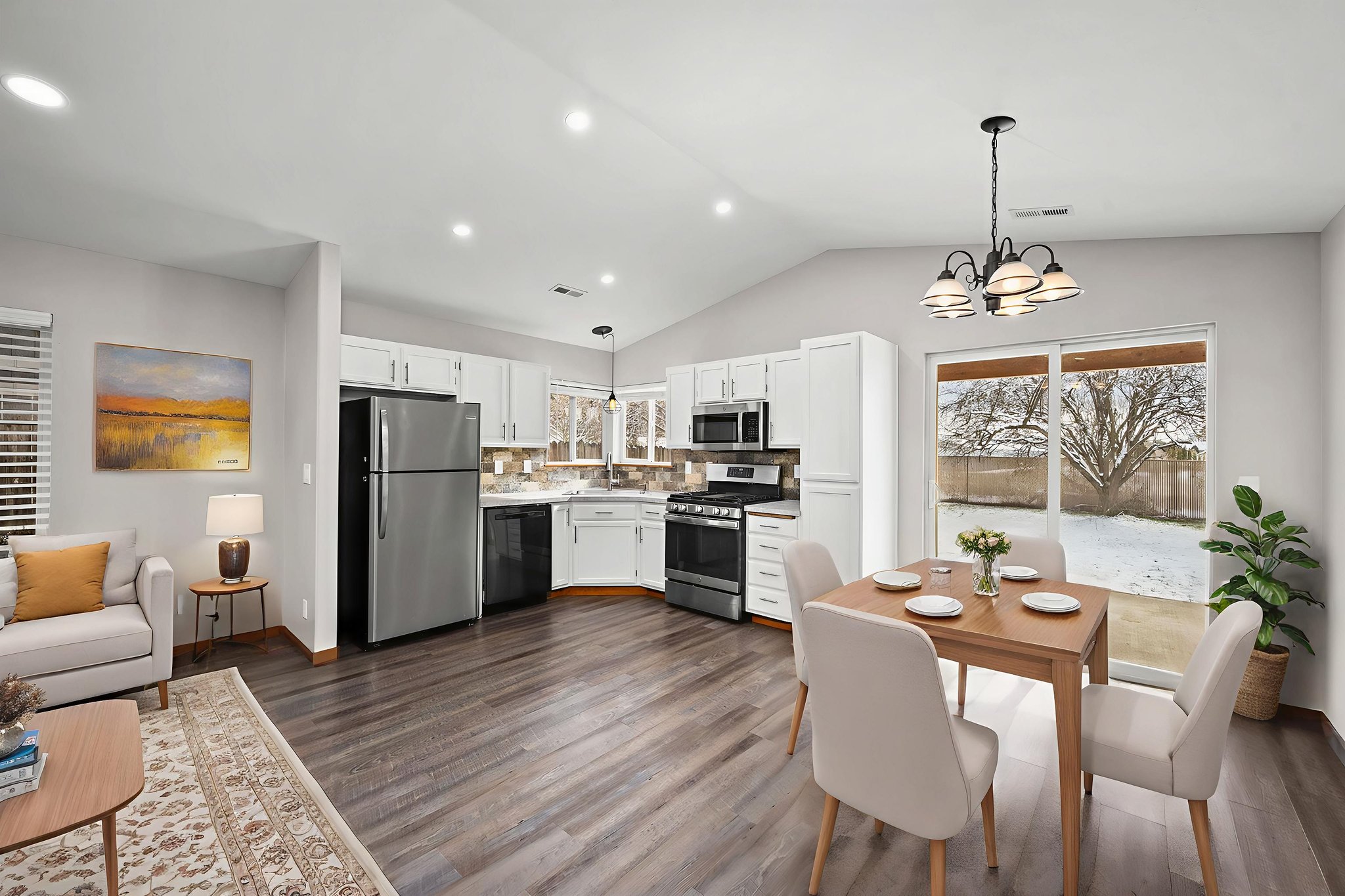 DSC_2905 virtually staged.jpeg