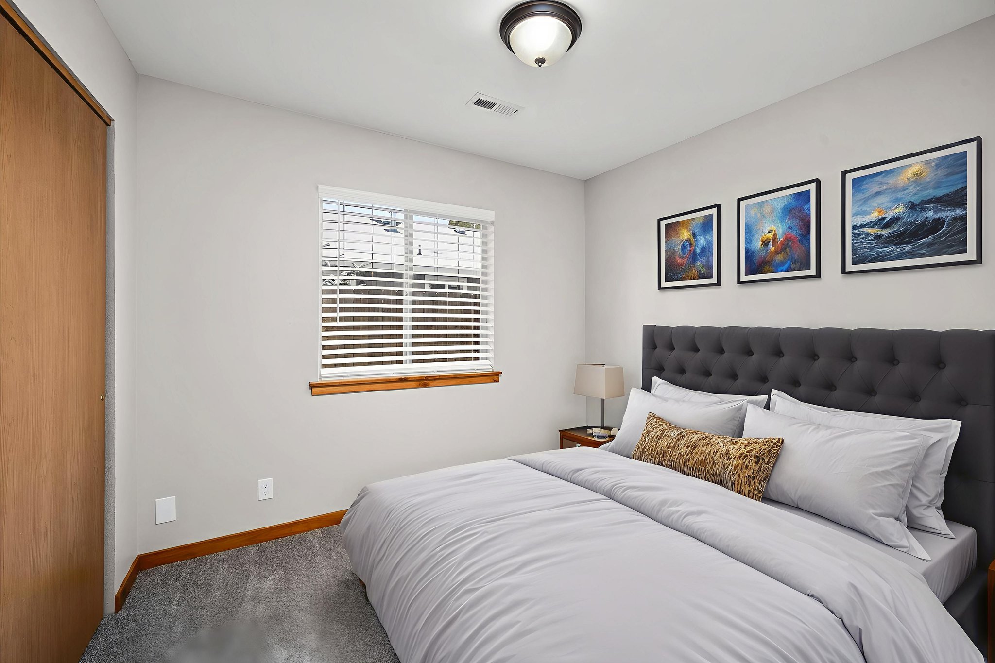 DSC_2995 virtually staged.jpeg