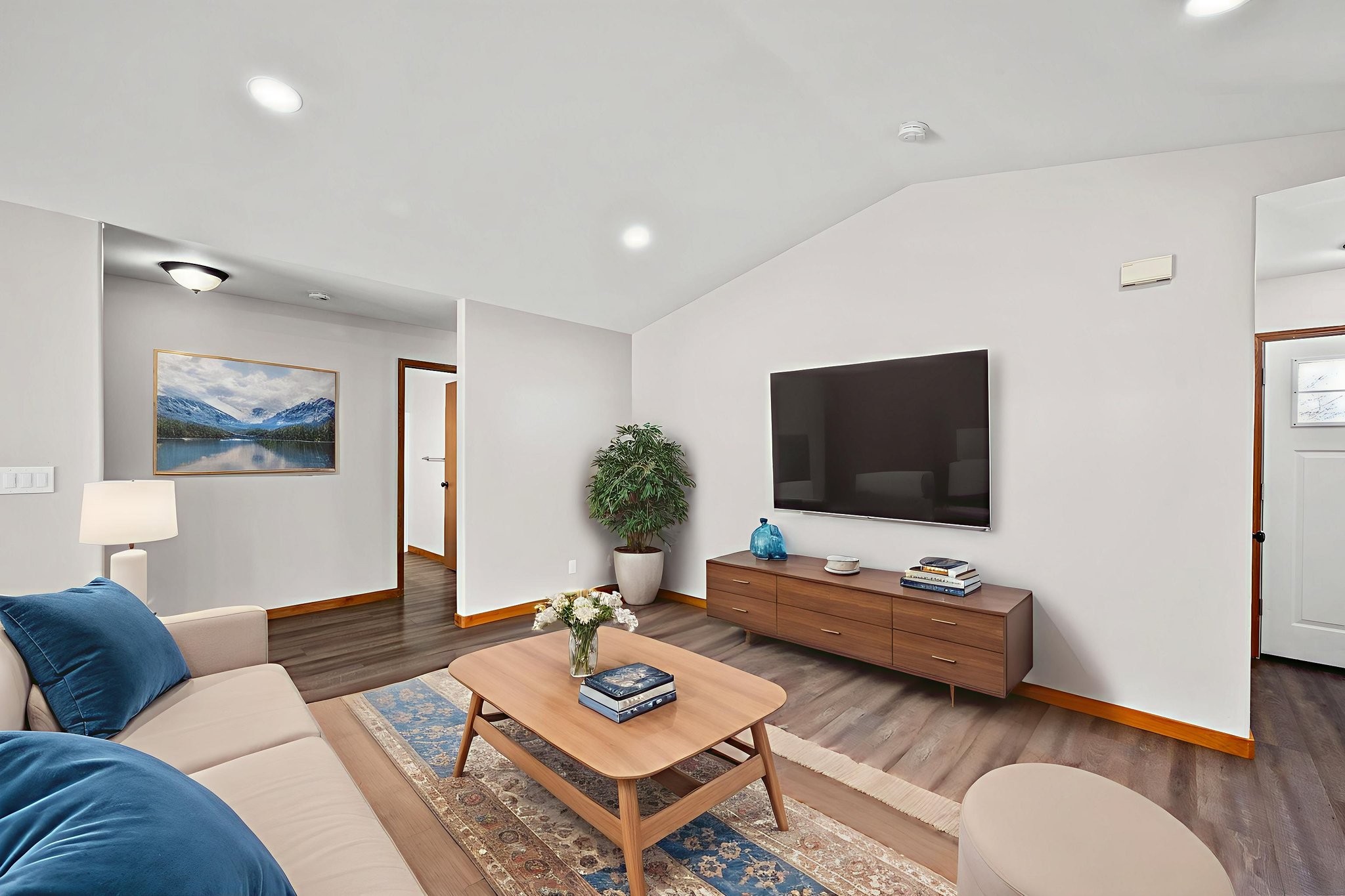 DSC_2945 virtually staged.jpeg