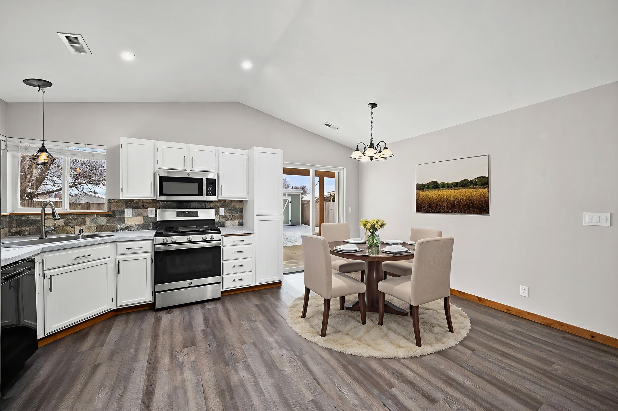 DSC_2918 virtually staged.jpeg