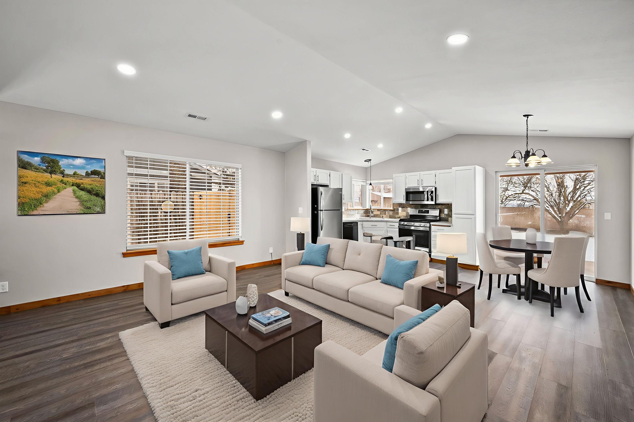 DSC_2962 virtually staged.jpeg