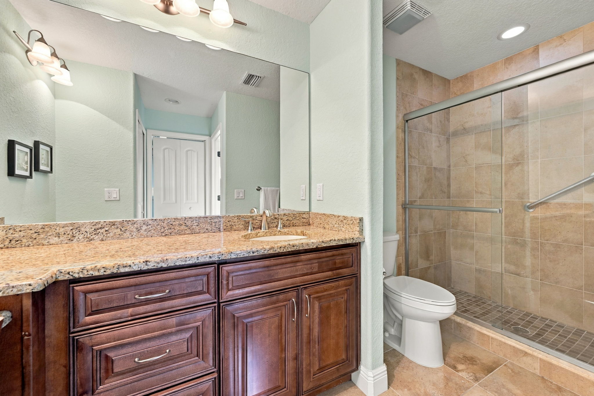 Upper Level Bathroom2