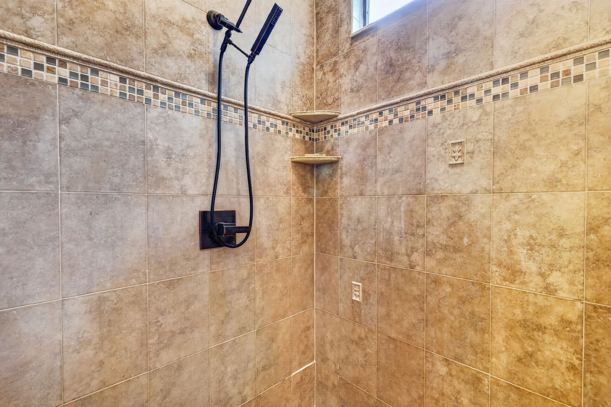 Master Bath w/ Walk-In Shower