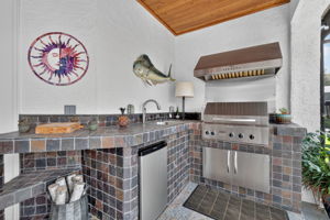 Outdoor Kitchen w/ Natural Gas Grill, Refrigerator & Sink