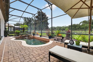 Pool w/ Screened encloser