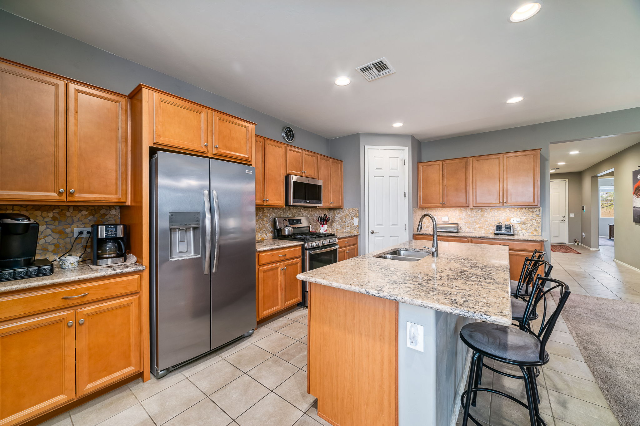 Maple cabinets, quartz counters and stainless appliances