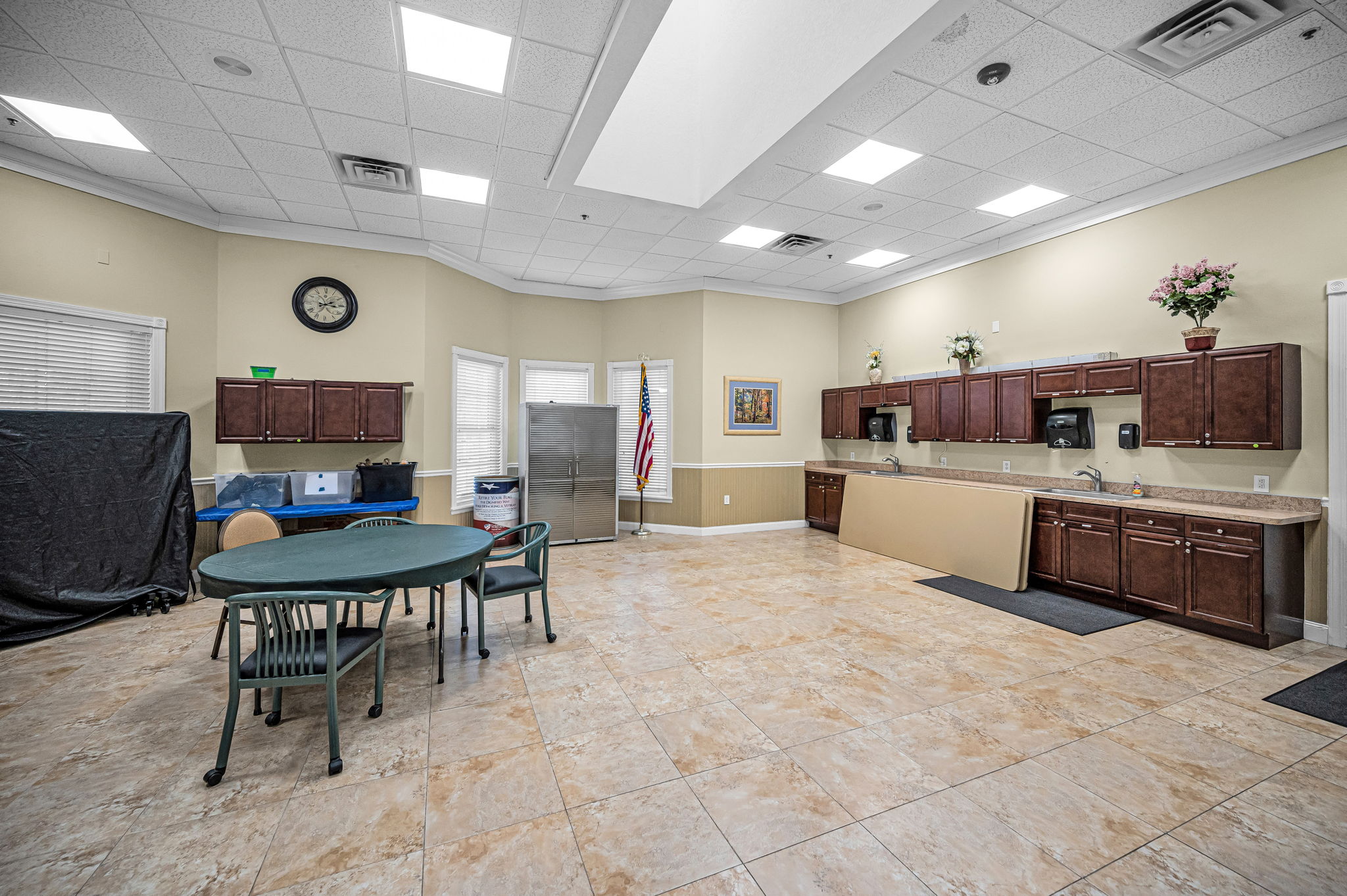 Arts and Craft Room11