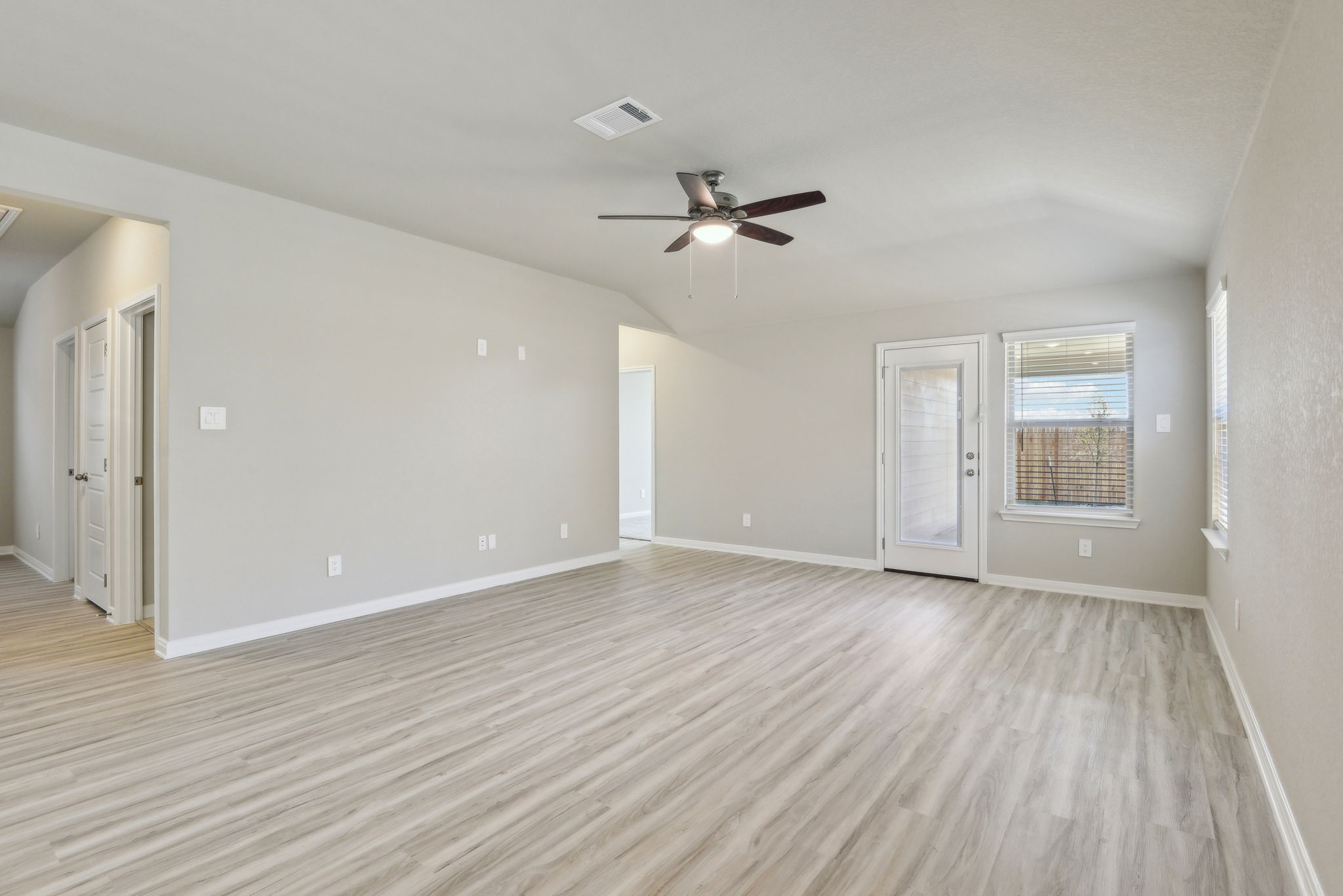  San Antonio- Catalina- 9626 Grand Via Blvd, Converse, TX, 78109-004