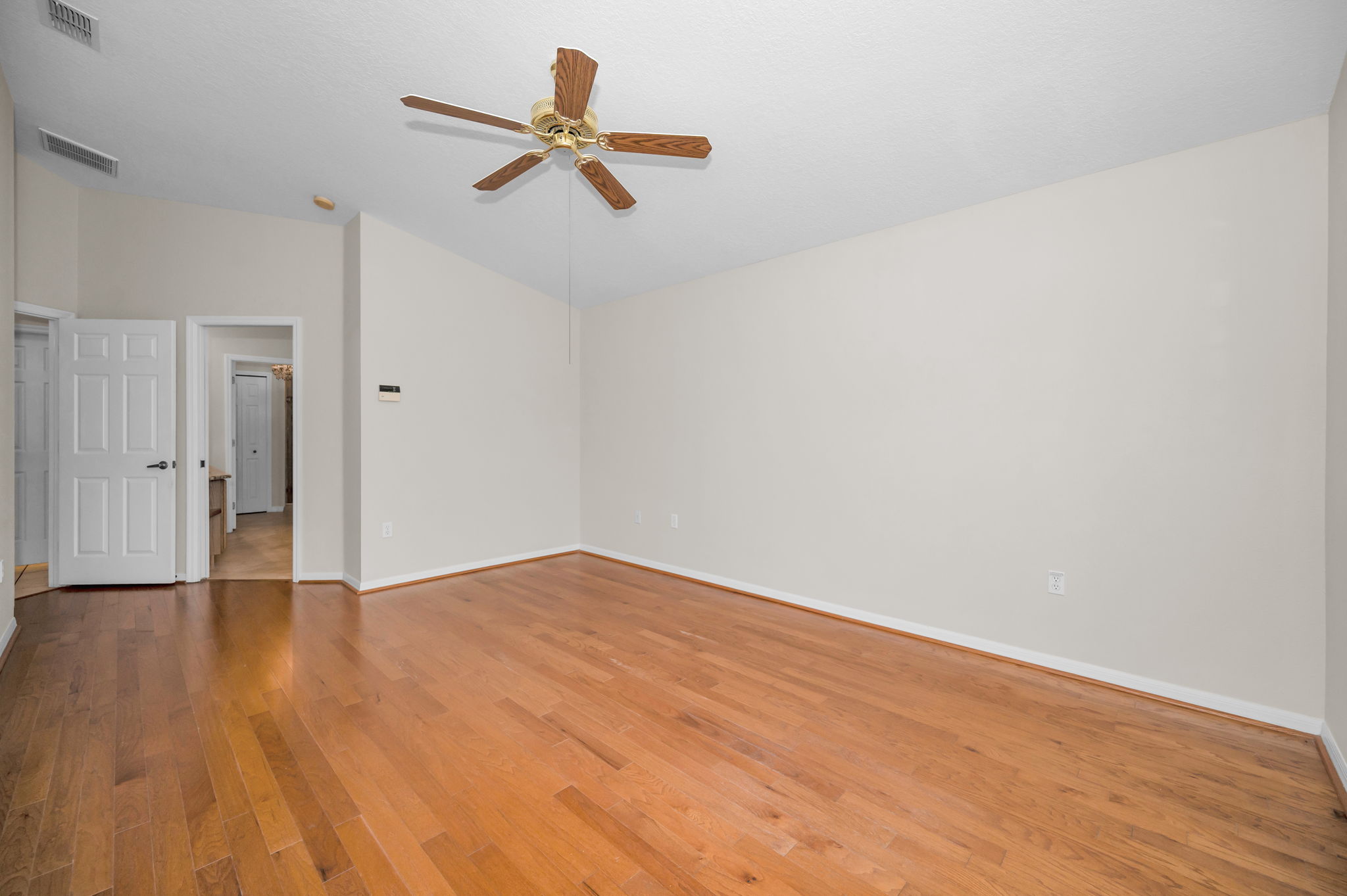 Primary Bedroom1b