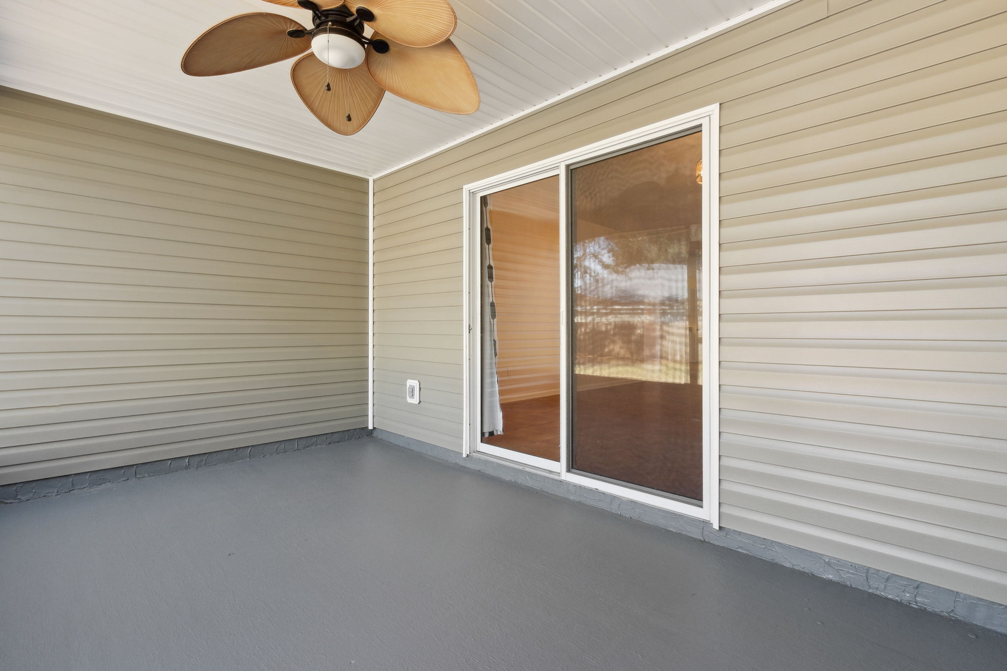 Screened-in Porch